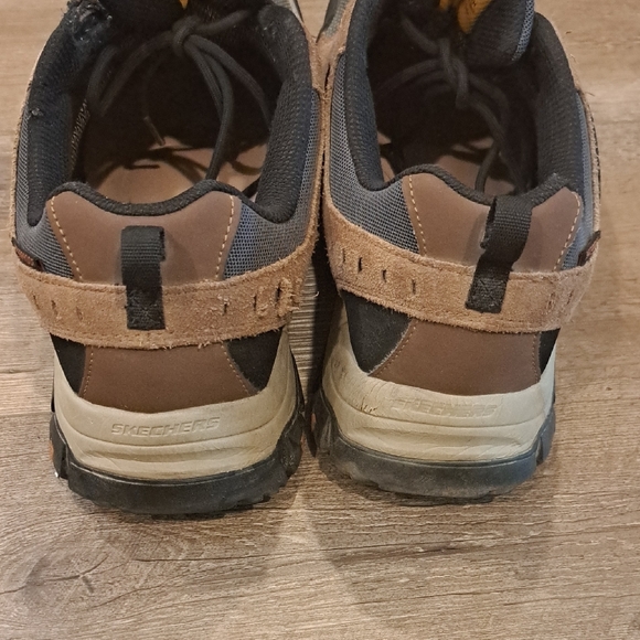 Skechers Brown and Black Construction Shoes With Comp Toe. - Picture 6 of 16